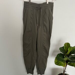 Lululemon Dance Mid Rise Joggers - Size 6 Full Length